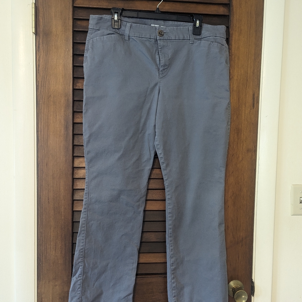 Old Navy bootcut khaki pants in gray size 14